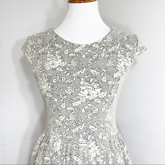 SOLD-Topshop Quilted Jacquard Floral Dress Cream - Picture 3 of 8